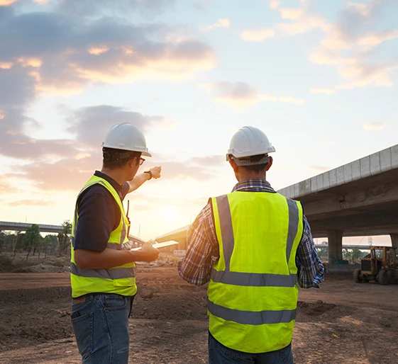 Géotechniciens sur le chantier pendant la phase 2 de la mission G3 : Suivi géotechnique d'exécution